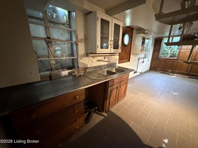 3939 Old Brownsboro Rd, Louisville, KY 40207