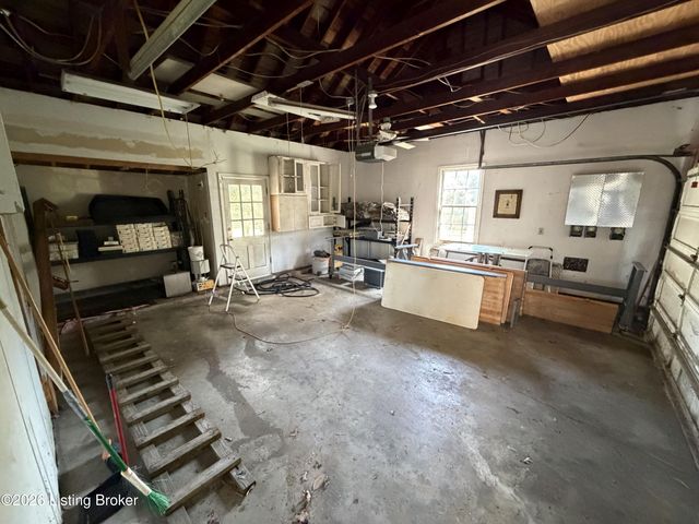 3939 Old Brownsboro Rd, Louisville, KY 40207