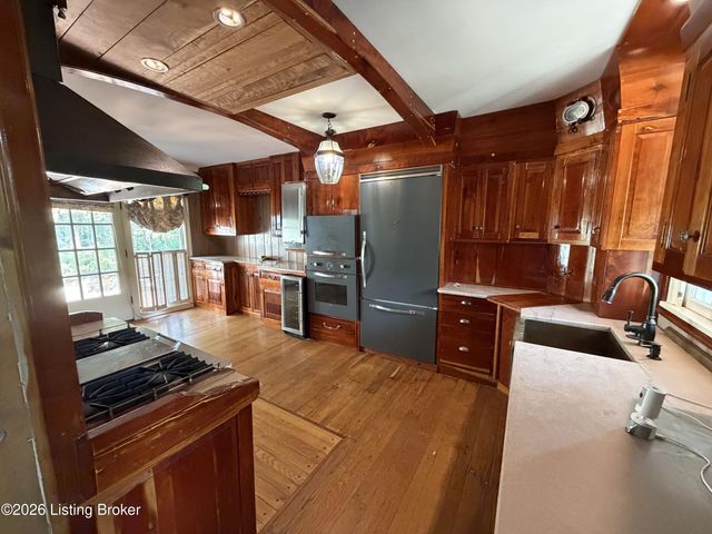 3939 Old Brownsboro Rd, Louisville, KY 40207