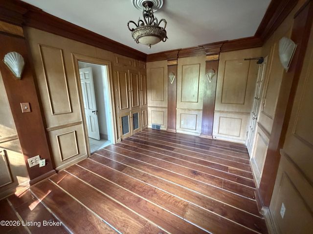 3939 Old Brownsboro Rd, Louisville, KY 40207