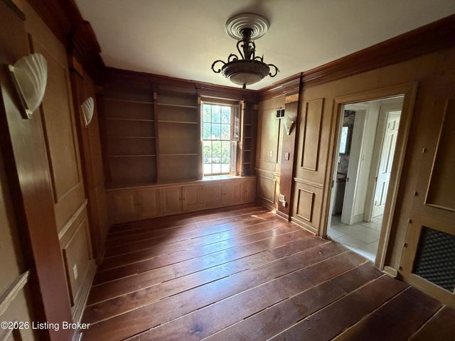 3939 Old Brownsboro Rd, Louisville, KY 40207