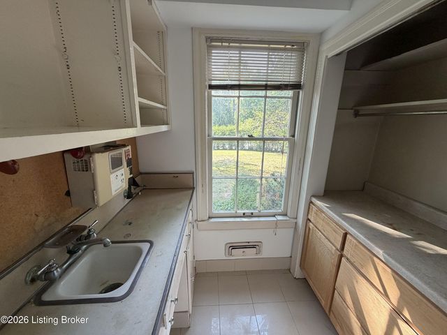 3939 Old Brownsboro Rd, Louisville, KY 40207