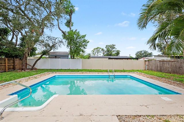 8253 GREENLEAF CIRCLE, Tampa, FL 33615