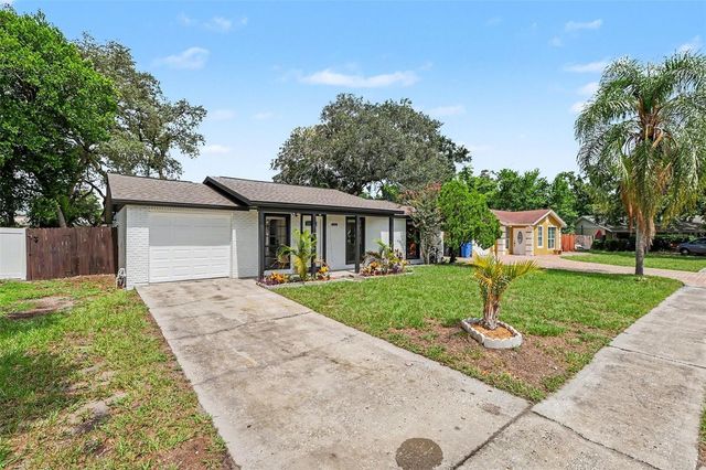 8253 GREENLEAF CIRCLE, Tampa, FL 33615
