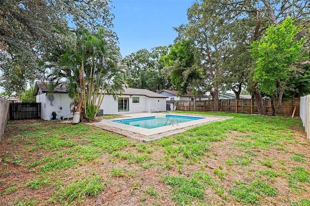 8253 GREENLEAF CIRCLE, Tampa, FL 33615