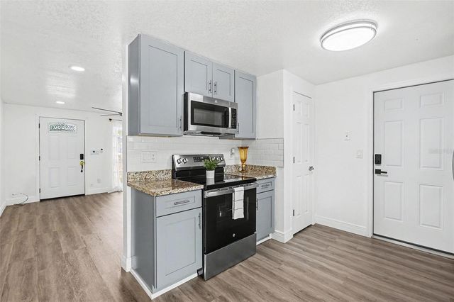 8253 GREENLEAF CIRCLE, Tampa, FL 33615