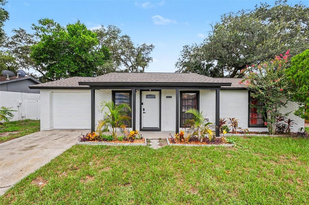 8253 GREENLEAF CIRCLE, Tampa, FL 33615