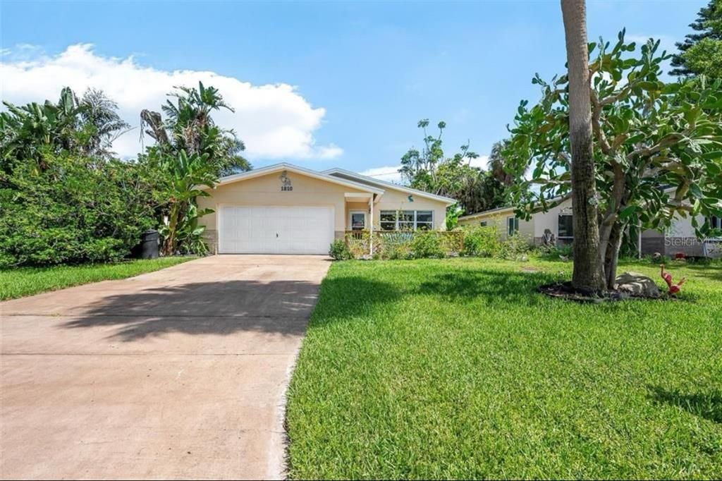 Image 1 of property listing at 1810 NEW HAMPSHIRE AVENUE NE, St Petersburg, FL 33703
