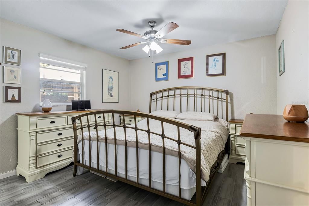 Image 6 of property listing at 1810 NEW HAMPSHIRE AVENUE NE, St Petersburg, FL 33703