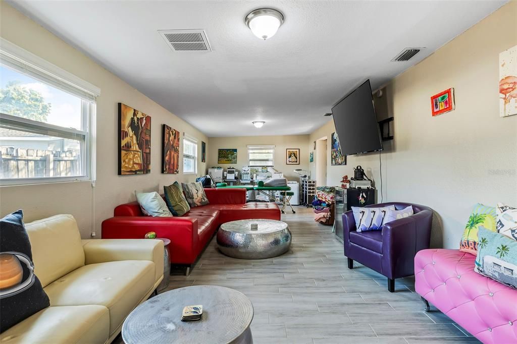 Image 8 of property listing at 1810 NEW HAMPSHIRE AVENUE NE, St Petersburg, FL 33703