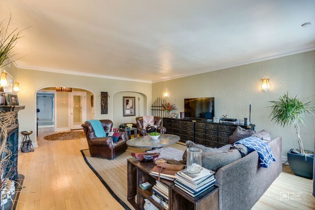 2717 W Argyle Street 1, Chicago, IL 60625