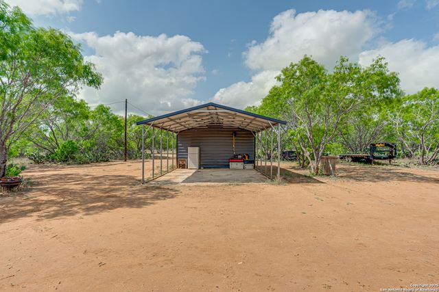 551 Pr Mia, Floresville, TX 78114