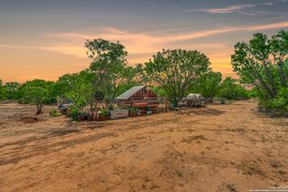 551 Pr Mia, Floresville, TX 78114