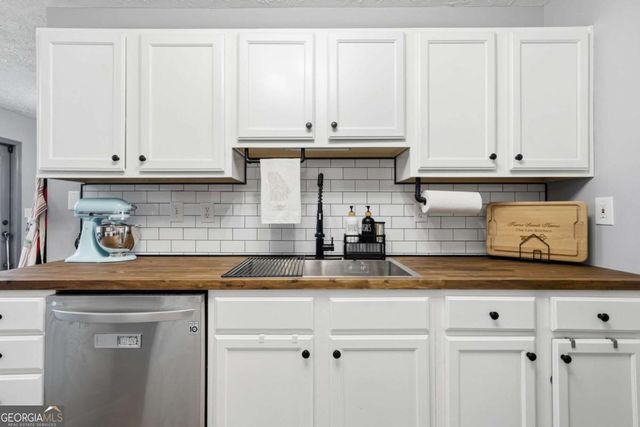 4974 Rockstone Way, Acworth, GA 30101