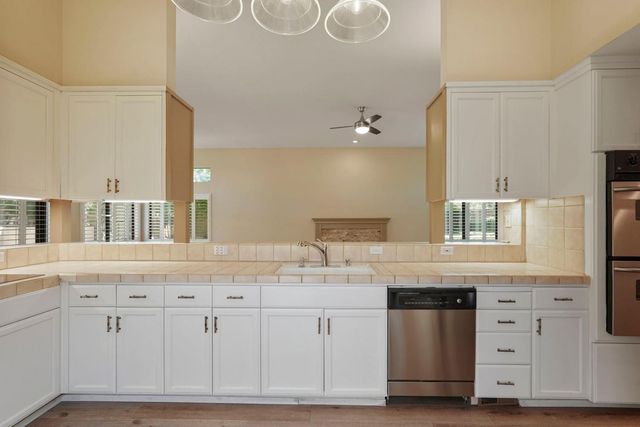2427 Macarthur Pkwy, Lodi, CA 95242