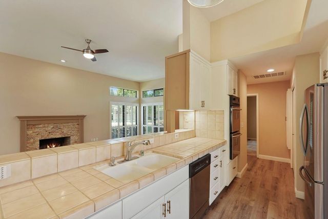 2427 Macarthur Pkwy, Lodi, CA 95242