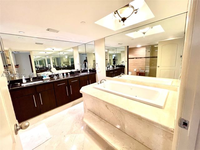 19707 Turnberry Way 10E, Aventura, FL 33180