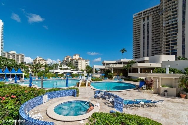 19707 Turnberry Way 10E, Aventura, FL 33180