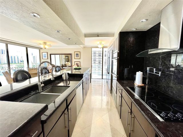 19707 Turnberry Way 10E, Aventura, FL 33180