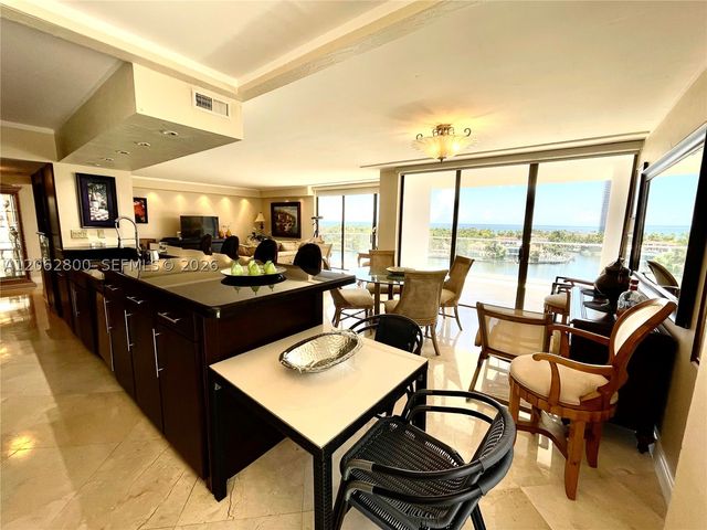 19707 Turnberry Way 10E, Aventura, FL 33180