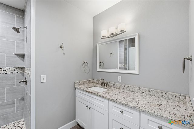 475 Cross Road, Kingsbury, TX 78638