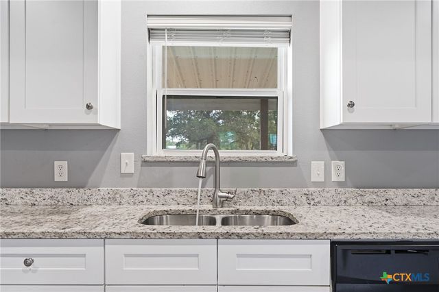 475 Cross Road, Kingsbury, TX 78638
