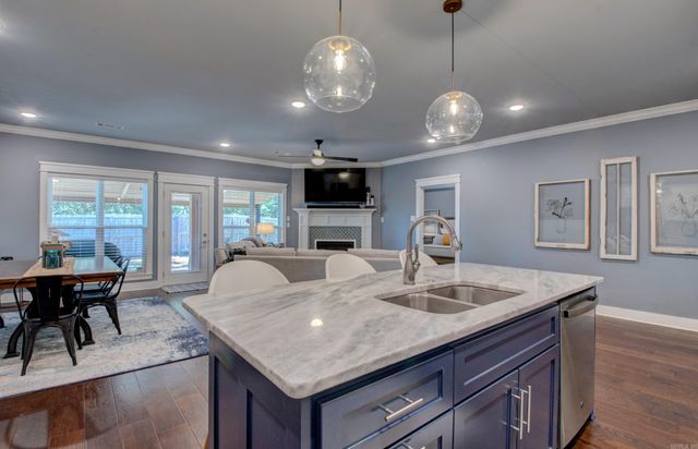 13 Hanna Loop, Maumelle, AR 72113