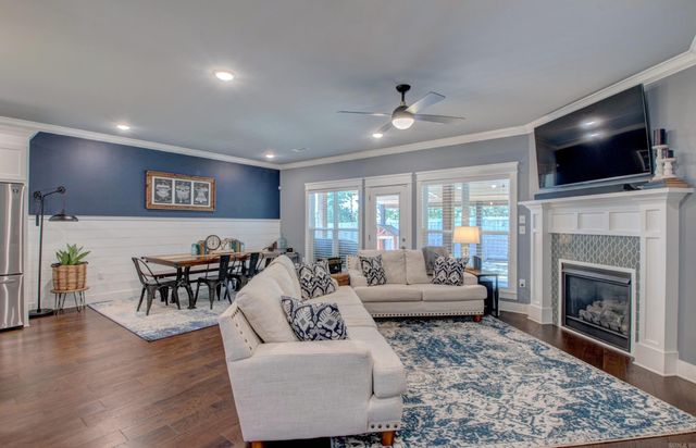 13 Hanna Loop, Maumelle, AR 72113