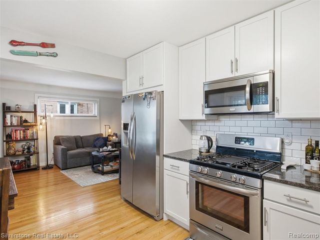 2142 Hawthorne Road, Grosse Pointe Woods, MI 48236