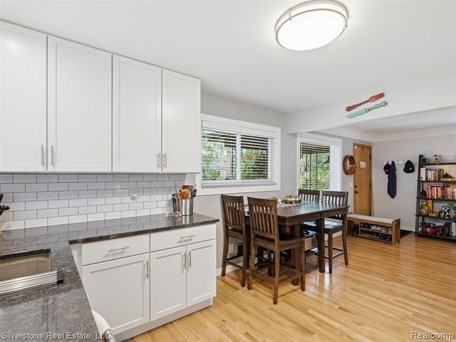 2142 Hawthorne Road, Grosse Pointe Woods, MI 48236