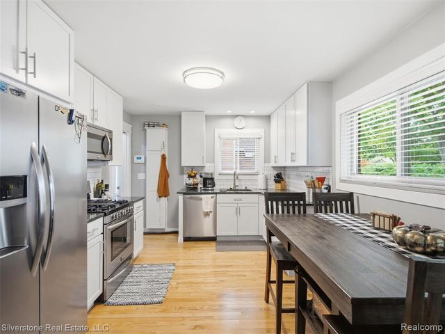 2142 Hawthorne Road, Grosse Pointe Woods, MI 48236