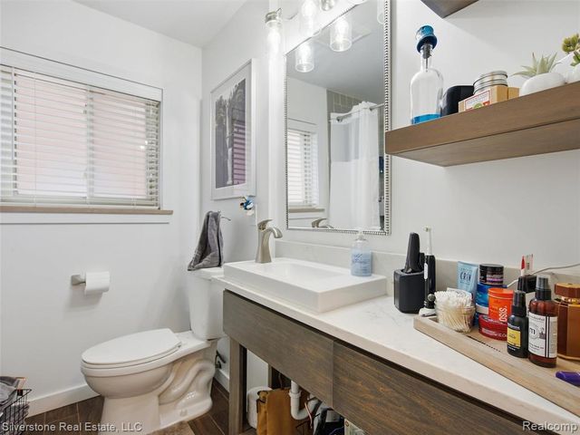 2142 Hawthorne Road, Grosse Pointe Woods, MI 48236