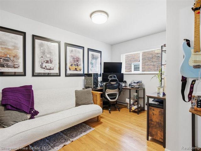 2142 Hawthorne Road, Grosse Pointe Woods, MI 48236