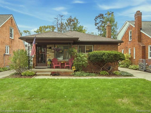 2142 Hawthorne Road, Grosse Pointe Woods, MI 48236