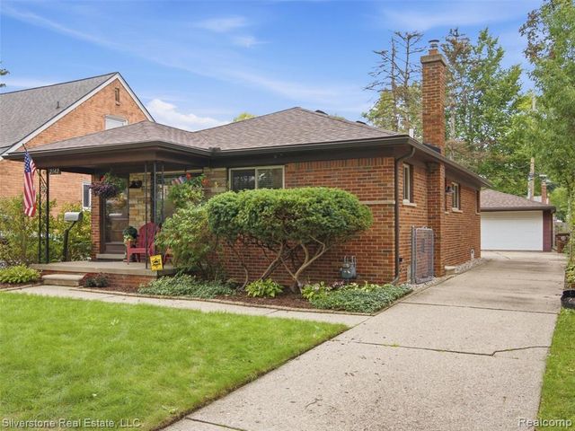 2142 Hawthorne Road, Grosse Pointe Woods, MI 48236