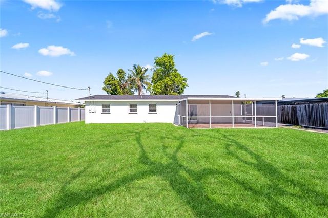 5551 Sunrise DR, Fort Myers, FL 33919