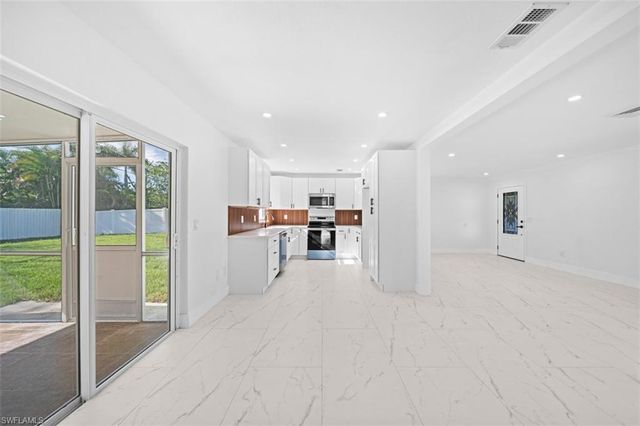5551 Sunrise DR, Fort Myers, FL 33919