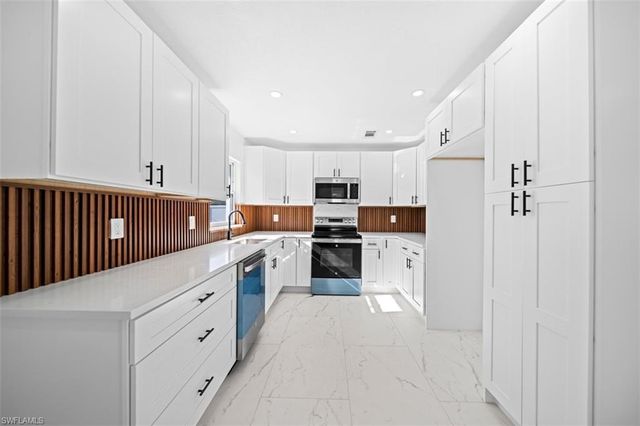 5551 Sunrise DR, Fort Myers, FL 33919