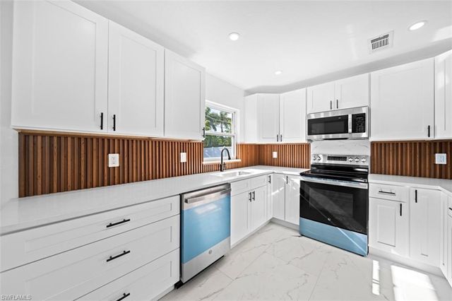 5551 Sunrise DR, Fort Myers, FL 33919