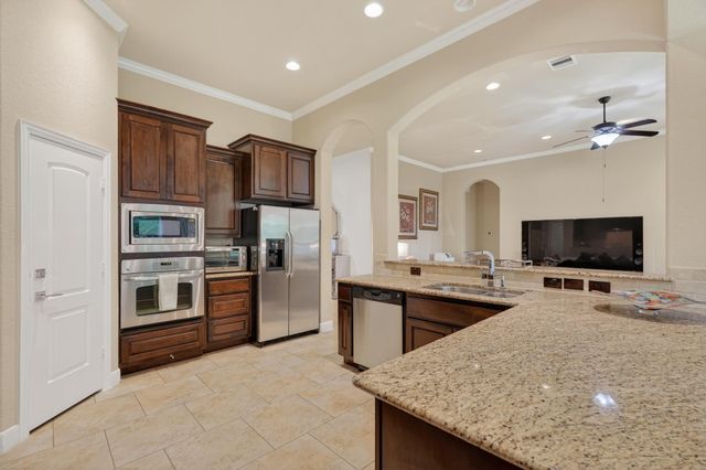 55 S Victoriana Circle, Spring, TX 77389