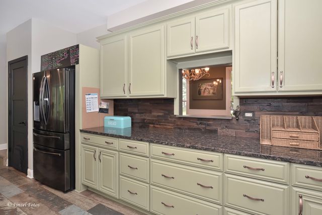 155 Salford Drive, Algonquin, IL 60102
