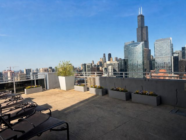 737 W Washington Boulevard 802, Chicago, IL 60661