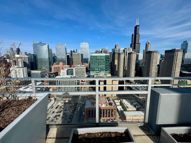 737 W Washington Boulevard 802, Chicago, IL 60661