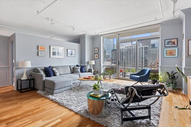 737 W Washington Boulevard 802, Chicago, IL 60661