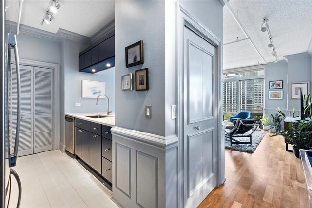 737 W Washington Boulevard 802, Chicago, IL 60661