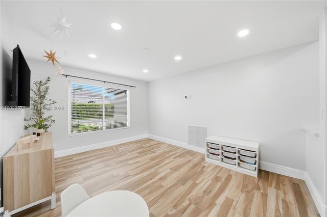 19920 NW 9th Dr 19920, Pembroke Pines, FL 33029
