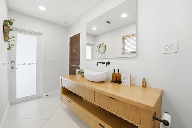 19920 NW 9th Dr 19920, Pembroke Pines, FL 33029