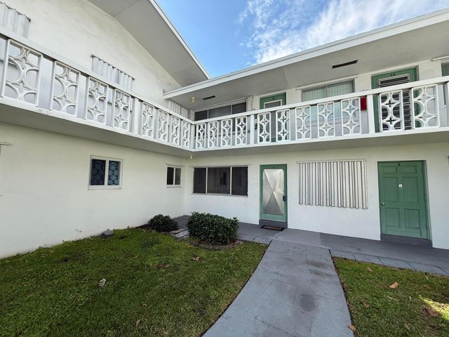 2004 Lake Osborne Drive 4, Lake Worth Beach, FL 33461