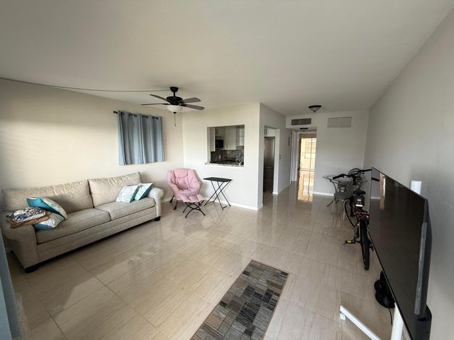 2004 Lake Osborne Drive 4, Lake Worth Beach, FL 33461