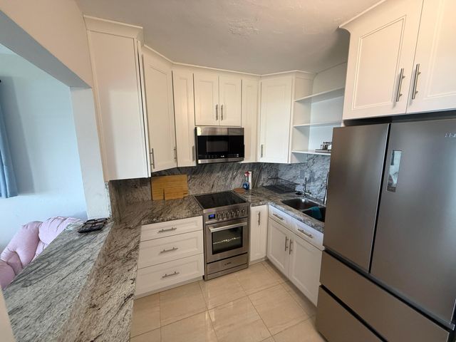 2004 Lake Osborne Drive 4, Lake Worth Beach, FL 33461